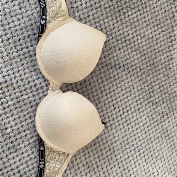 Pink bra - Picture 2 of 3